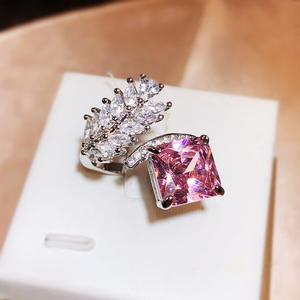 Modieuze Kyra01894 Nieuwe Ijs Bloem Gesneden Ring Met Creatief Ontwerp En Veren Roze Diamanten Opening Ring Accessoire - Product Image 3