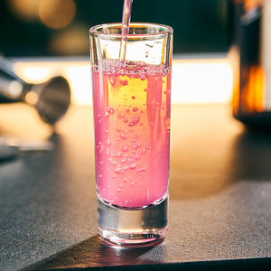 Vasos de chupito de vidrio transparente de base gruesa de 2 oz para whisky, tequila, fiestas, bodas, bares, hoteles y reuniones. - Product Image 4