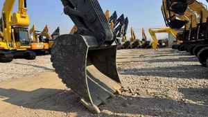 Engin de terrassement hydraulique sur chenilles Volvo EC360 de 36 tonnes, modèle 2023 d'occasion, pour travaux lourds, avec moteur minier, certifié CE EPA, en stock - Product Image 6