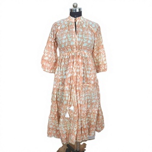 Vestido Midi Elegante e Informal para Mujer, Ecológico, de Algodón, Corte en A, Color Durazno Blanco, Estampado Floral, Cuello Alto con Encaje, Lavable a Mano - Product Image 1