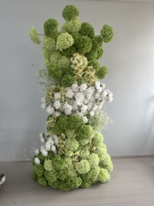 Arco di Fiori Artificiali Verde in Vendita, Sfondo di Rose per Decorazione Palco Matrimoniale - Product Image 6