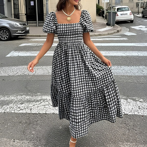 Vestido midi a cuadros gingham para mujer, cuello cuadrado, manga corta abullonada, busto fruncido, vestido de verano fluido con volantes para picnic - Product Image 1