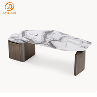 Bureau de direction moderne de luxe avec plateau en pierre ultra-fin et base/commode en métal asymétrique – Table de bureau à domicile haut de gamme