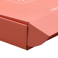 Boîtes d'emballage en carton ondulé avec logo personnalisé en rose à impression d'une seule face et fort repli sur le dessus