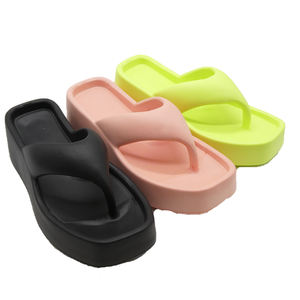 2023 confortable salle de bain pantoufles coussin semelle épaisse toboggan sandales tongs antidérapant nuages personnalisé diapositives pantoufles pour femmes - Product Image 1