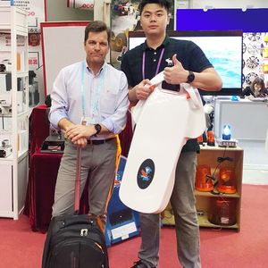 2025 YIDE Top qualité adulte électrique Jet Ski électrique planche de surf hors-bord jouet bateau eau <span class=keywords><strong>Scooter</strong></span> enfants bateau à moteur unique - Product Image 4