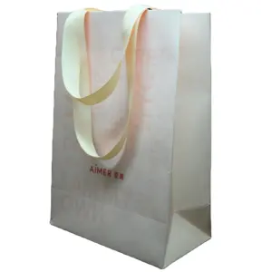 クラフト紙ショッピング衣類化粧品香水ギフトバッグリボンハンドルカスタムロゴプリントペーパーバッグ