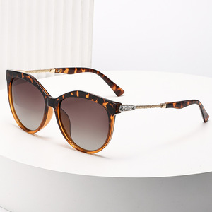 Xuyên biên giới New Châu Âu và Mỹ củ<span class=keywords><strong>a</strong></span> phụ nữ thời trang phân cực Kính mát với kim cương chống tia cực tím Hot Bán Kính mát - Product Image 1