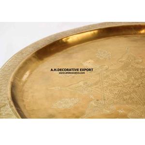 Plateau de service marocain en métal vintage de forme arrondie avec finition dorée, fait à la main, à vendre - Product Image 2