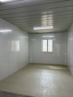 Maison conteneur de luxe moderne détachable 20 pieds, unité de logement modulaire préfabriquée mobile et portable pour bureau de chantier