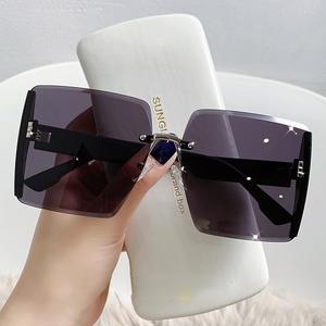 Lunettes de soleil tendance sans monture, biseautées, pour femme, surdimensionnées, verres PC UV400, légères, style blanc, pour fêtes, cyclisme, voyages - Product Image 2