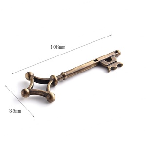 Llavero de Metal con Forma de Llave, Estilo Clásico Vintage, Color Latón, Decoración Artesanal, Regalo - Product Image 3