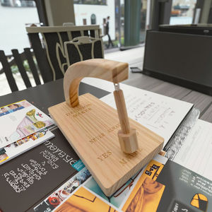 Tomador de decisiones de madera hecho a mano, tomador de decisiones de madera, péndulo, juguete de escritorio, divertido tallado oscilante para regalo, decoración del hogar para los indecisos - Product Image 1