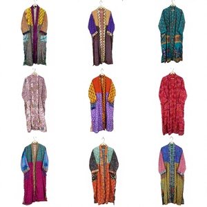 Kimono de luxe 100 % soie fait main style bohème pour femme, robe indienne patchwork, tenue de vacances, vêtement de nuit, méthode de port tricotée, col en V - Product Image 1