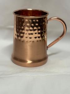 Mugs à mule en cuivre martelé à la main, esthétiques et luxueux, au design classique, pour sublimer le service de cocktails, aux tons riches, texture artisanale, intemporels - Product Image 1