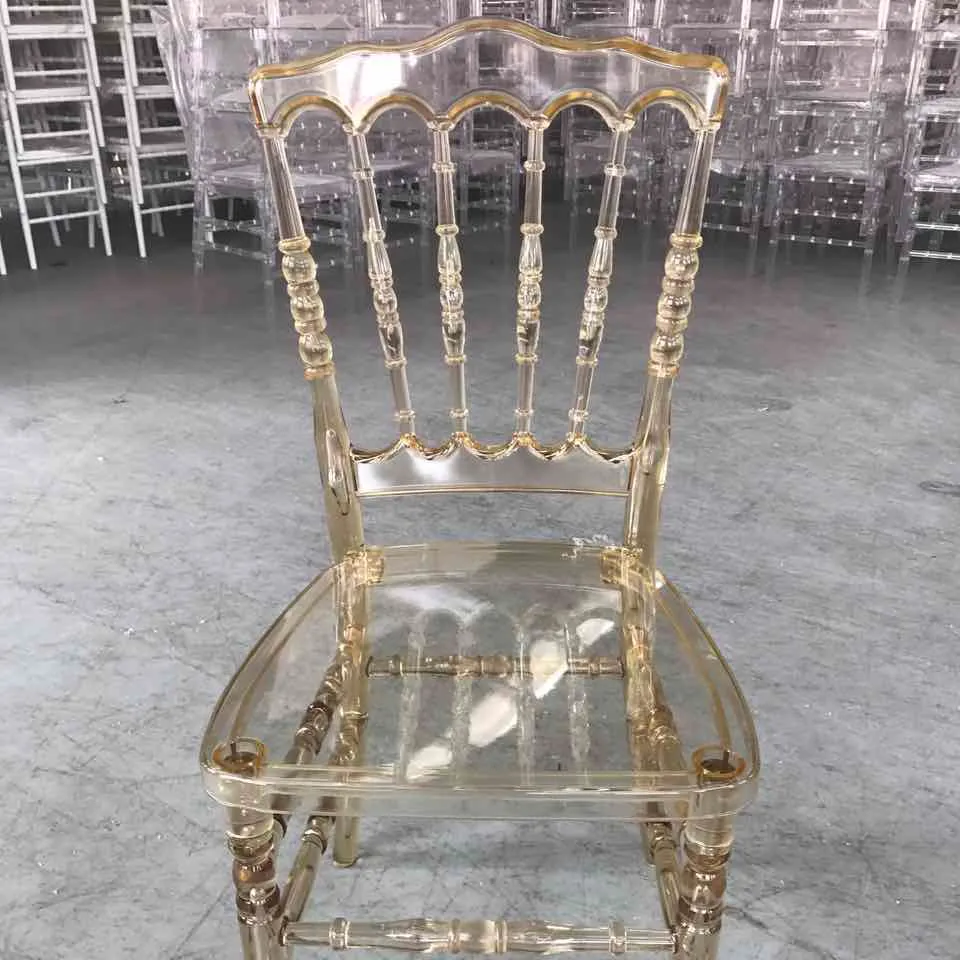 Chaises napoléon claires ambres transparentes en plastique de résine pour la location et la vente de mariage de partie d'événement d'hôtel