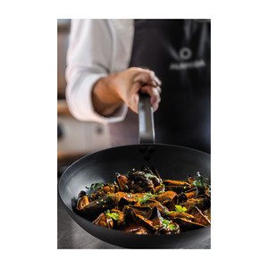 Wok in ferro antiaderente da 30 cm per cucinare a stir-fry - Product Image 2