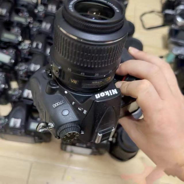 EOS D7000+18-55MM NI KON DSLR Camera Wholesale Original Second Hand Used Digital Camera with Battery and Battery Charger