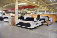 Découpeuse laser à fibre Raytu Self Design 3000W 3015 pour conduits CVC, armoires métalliques et traitement de tôles