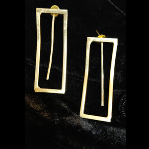 Venta al por mayor 18K chapado en oro diseño geométrico minimalista Stud pendientes joyería de latón de moda tamaño personalizado niñas regalo de boda - Product Image 1