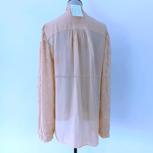 Chemise en soie pour <span class=keywords><strong>femme</strong></span> avec appliques florales personnalisées et nœuds, idéale pour les soirées - Product Image 4