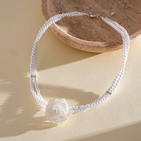Kalung Choker Mutiara Imitasi Putih Dua Lapis Grosir OEM/ODM Perhiasan Fashion Wanita dengan Liontin Bunga Mawar 3D dari Kain