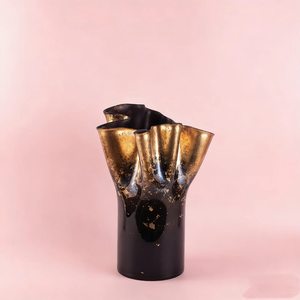 Jarrón de Metal Ideal para Decoración de Patio Exterior, Mantiene la Durabilidad y Conserva un Aspecto Floral Impresionante Durante Todas las Estaciones - Product Image 6