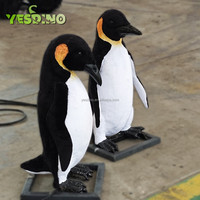 Matériau éponge en caoutchouc de silicone d'intérieur de pingouin artificiel grandeur nature pour centres commerciaux maisons de jeux publiques parcs d'aventure jardins