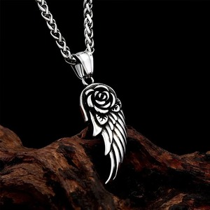 Yunnique – collier avec pendentif aile de rose en acier inoxydable, bijoux cadeau pour hommes, chaîne de 60cm - Product Image 1