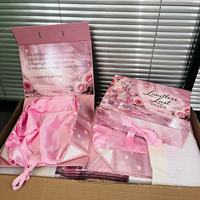 Boîte cadeau avec insert, logo personnalisé, violet et rose, luxe, écologique, papier artistique, couvercle à rabat magnétique