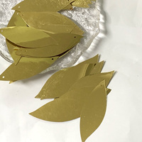 Paillettes géantes en forme de feuille 80 mm - Grandes paillettes vert/or pour la décoration de sapins de Noël et la mise en scène d'événements - Matériau PVC de qualité supérieure