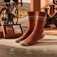 Chaussettes de cyclisme sportives orange rouille respirantes en maille avec revers côtelé, coupe discrète, zones ventilées, couleurs inaltérables, matière respirante