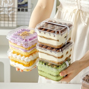 กล่องเค้กพลา<span class=keywords><strong>ส</strong></span>ติก PET แบบใช้แล้วทิ้ง รูปทรง<span class=keywords><strong>ส</strong></span>ี่เหลี่ยม โปร่งใ<span class=keywords><strong>ส</strong></span> ปรับแต่งได้ บรรจุภัณฑ์ขนาดเล็ก<span class=keywords><strong>ส</strong></span>ำหรับข<span class=keywords><strong>น</strong></span>มทีรามิ<span class=keywords><strong>ส</strong></span>ุ <span class=keywords><strong>มู</strong></span><span class=keywords><strong>ส</strong></span> และของหวาน - Product Image 2