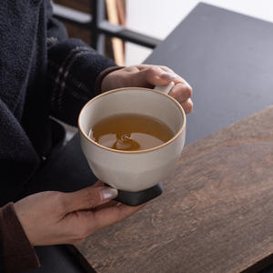 Exportation transfrontalière Tasse en céramique gris abricot avec anse, style verre à pied, glaçure minimaliste cuite au four, pour café et thé, individuelle - Product Image 1