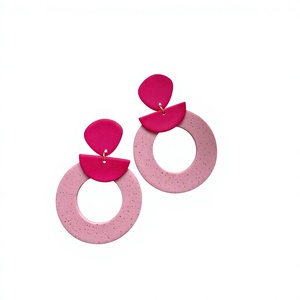Nouvelles Boucles d'Oreilles Clous Métalliques Tendance et Élégantes 2026 pour Unisexe, Accessoires de Bijoux de Haute Qualité en Gros pour Mariage et Fête pour Femme - Product Image 2
