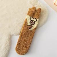 Chaussettes douillettes en gros pour femmes, motif dessin animé 3D, broderie mignonne, colorées, pour la maison, chaussettes de couchage moelleuses, en vrac