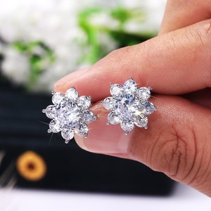 Flower Shape <b>Stud</b> <b>Earrings</b> With Zircon Claw Setting For Everyday Wear - Product Image 5