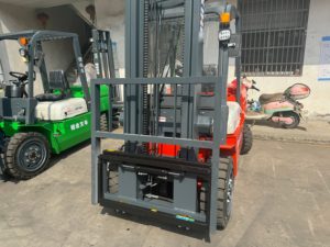 Restez à l'intérieur du cabine avec un déplaceur latéral hydraulique <span class=keywords><strong>pour</strong></span> chariot élévateur, ajustez les fourches sans quitter <span class=keywords><strong>le</strong></span> siège, augmentez l'efficacité de chargement - Product Image 5