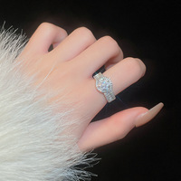 Mutiara Zircon cahaya Perancis mewah kelas tinggi merasa indeks ornamen jari elegan langka Mode grosir cincin terbuka