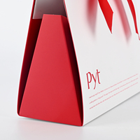 Sac en papier cartonné de luxe rouge et blanc avec poignée torsadée et nœud en ruban de satin, imprimé avec logo personnalisé, écologique, 250 g/m², pour mariage