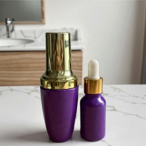 Flacon pompe en verre violet personnalisé de 30 ml à fond épais pour sérum et huile de soin du visage, avec pompe dorée et compte-gouttes - Product Image 3
