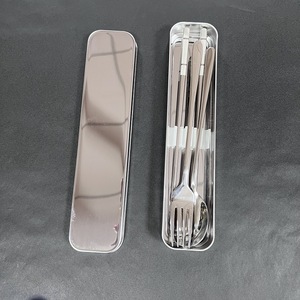 Ensemble de couverts en acier inoxydable 304 avec logo personnalisable, cuillère, <span class=keywords><strong>fourchette</strong></span> et baguettes, ensemble de couverts pratique avec boîte pour étudiants et employés de bureau - Product Image 4