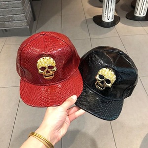 Cappello Hip Hop Personalizzato con Borchie a Croce in Metallo, Diamanti Glitterati, Visiera Piatta, in Pelle di Alta Qualità, Regolabile - Product Image 2