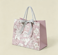 Sac fourre-tout en papier de luxe recyclable à motif floral imprimé quadricolore avec fermeture magnétique, poignée en corde et nœud en ruban pour mariage et fêtes