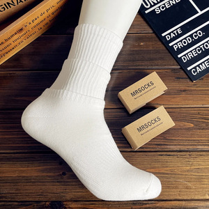 Mùa Đông Biểu Tượng Tùy Chỉnh 100% Tinh Khiết Cotton Unisex Vớ Bóng Rổ Vớ Thể Thao Màu Đen Trắng Tùy Chỉnh Crew Vớ Thiết Kế Chạy Vớ Người Đàn Ông - Product Image 2