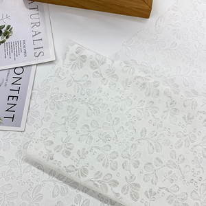 Tessuto in Rete Trasparente con Motivo Floreale Bianco in Poliestere per Tende, Abiti da Donna e Tessuti per la Casa - Product Image 2