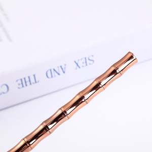 Bolígrafo de Bambú Personalizado en Latón Dorado Rosa Brillante, Regalo Empresarial Exquisito con Logotipo Artístico Único, Material de Papelería - Product Image 4