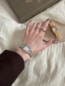 Reloj de Cuarzo Cuadrado Plateado Vintage para Mujer, Esfera con Números Romanos, Brazalete de Metal de Lujo, Reloj de Pulsera Elegante de Estilo Clásico - Product Image 6