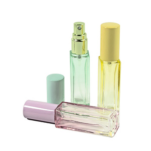 Botella de <span class=keywords><strong>perfume</strong></span> de vidrio de viaje cuadrada colorida de 8ml con pulverizador de bomba de niebla fina de <span class=keywords><strong>metal</strong></span> con tornillo - Product Image 1