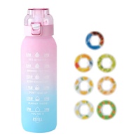 Nouvelle conception Bouteille d'eau en plastique Tritan SK de 1000 ml (32 oz) avec paille et parfum de fruits, 7 dosettes incluses